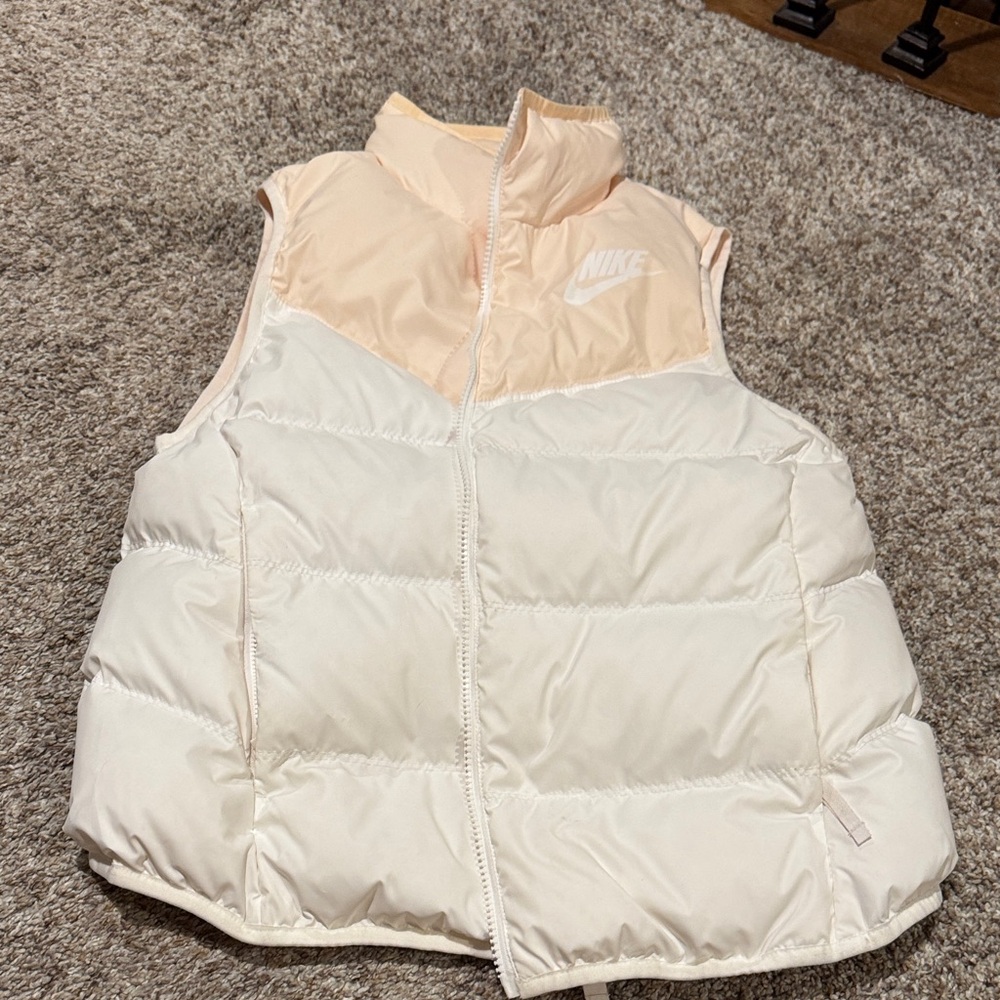 Reverseable Nike White and Tan Puffer Vest